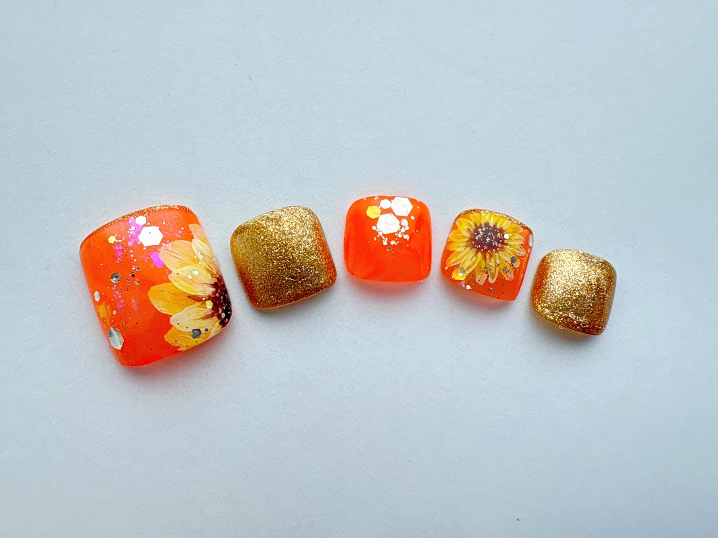 夏のフットネイルチップ ひまわり×オレンジ Y.nail作品