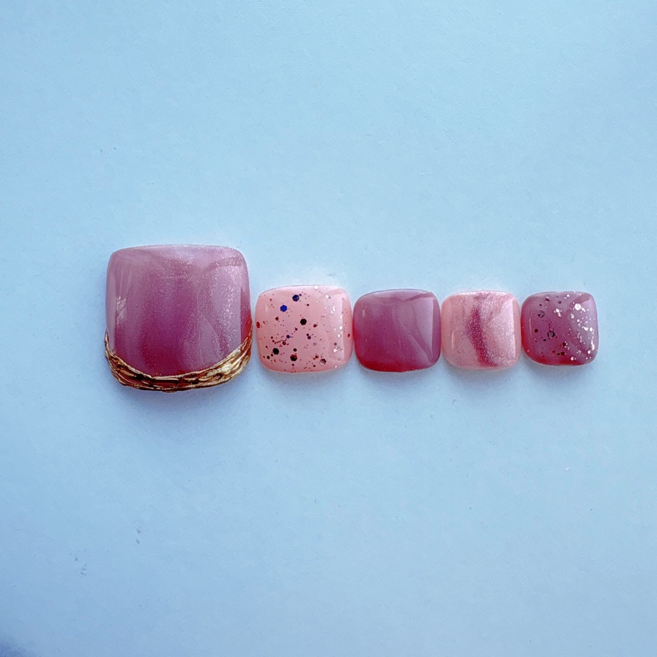 秋のフットネイルチップ モーブピンク×ゴールド Y.nail作品