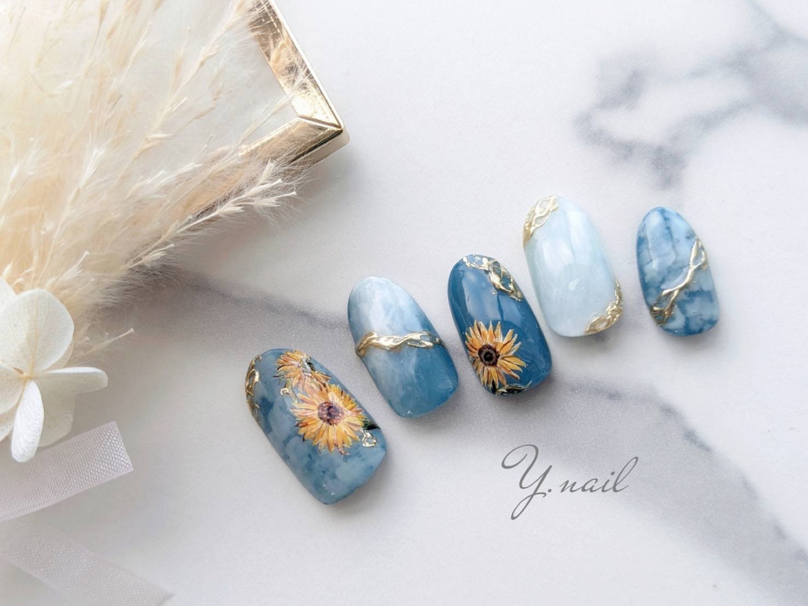 ゴッホ風ひまわりネイルチップ ブルーマーブル ゴールド 油彩タッチ 手描き Y.nail作品