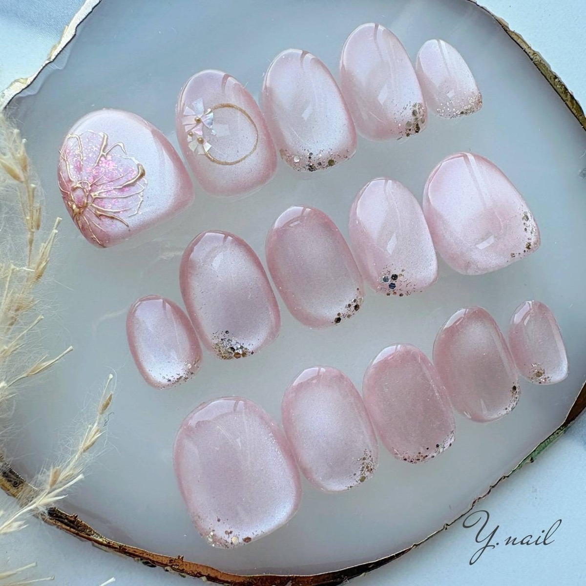 ピンクマグネットをベースにしたシンプルなオーダーメイドネイルチップ Y.nail